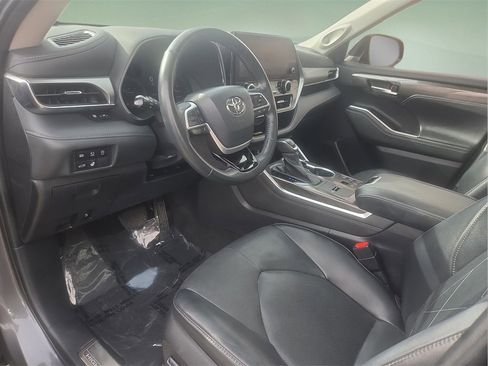 Used 2023 Toyota Highlander Platinum image 21
