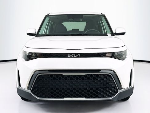 Used 2025 Kia Soul LX w/ LX Technology Package FWD image 2