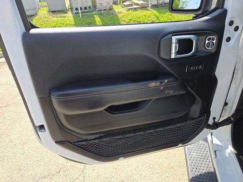 Used 2019 Jeep Wrangler Unlimited Sahara w/ Safety Group AWD/4WD image 19