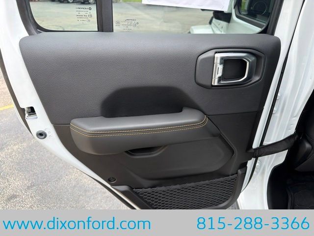 Used 2025 Jeep Wrangler Unlimited Sahara AWD/4WD image 25