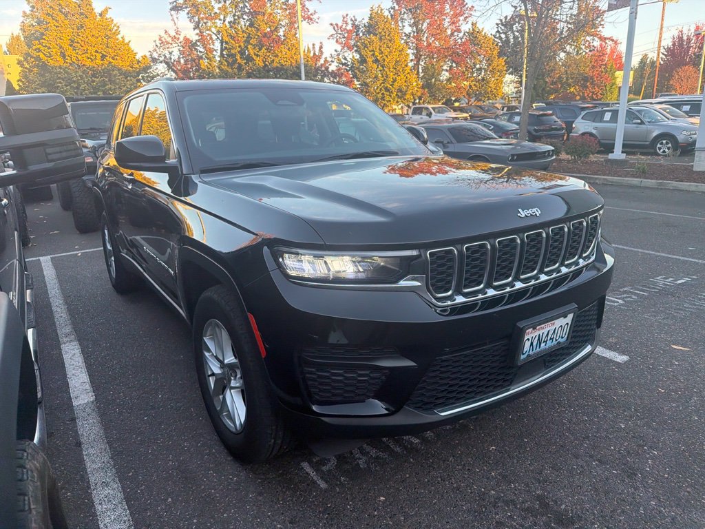 Certified 2023 Jeep Grand Cherokee Laredo X AWD/4WD image 1