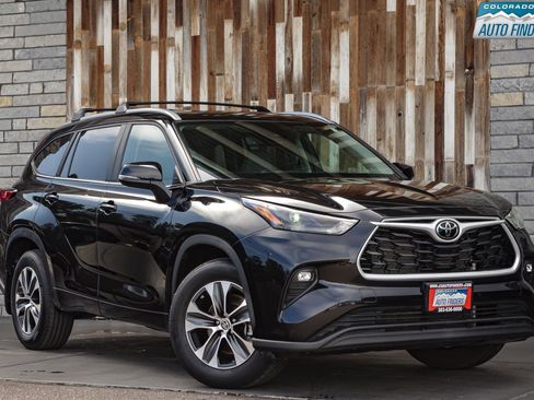 Used 2023 Toyota Highlander XLE AWD/4WD image 9