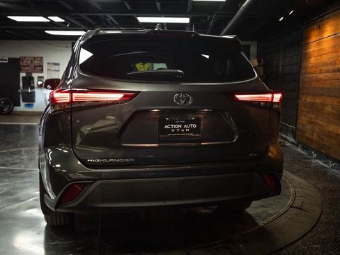 Used 2023 Toyota Highlander XLE FWD image 6