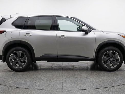 Used 2025 Nissan Rogue SV FWD image 11