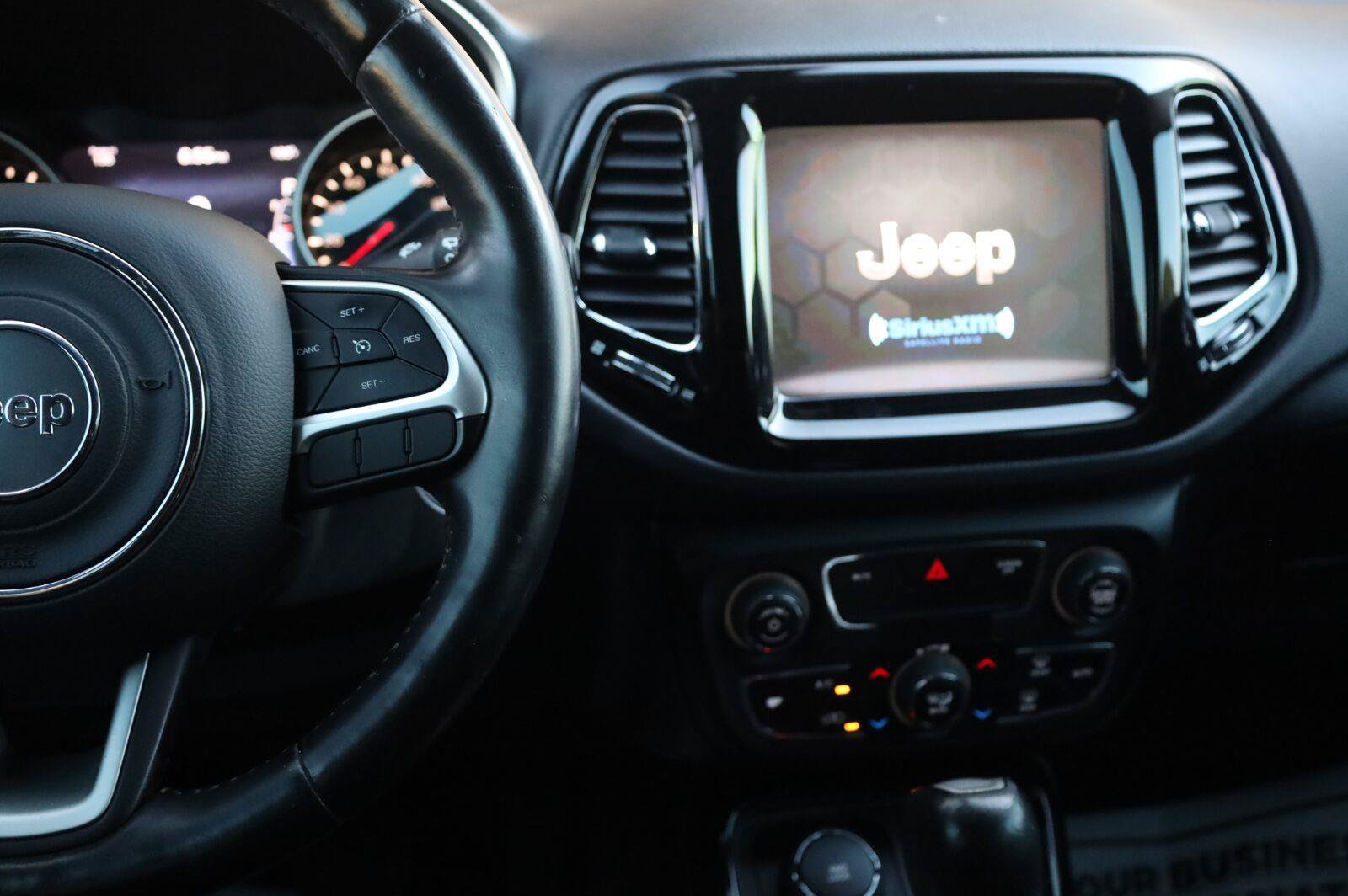 Used 2018 Jeep Compass Limited AWD/4WD image 32