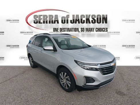 Used 2022 Chevrolet Equinox LT FWD image 2