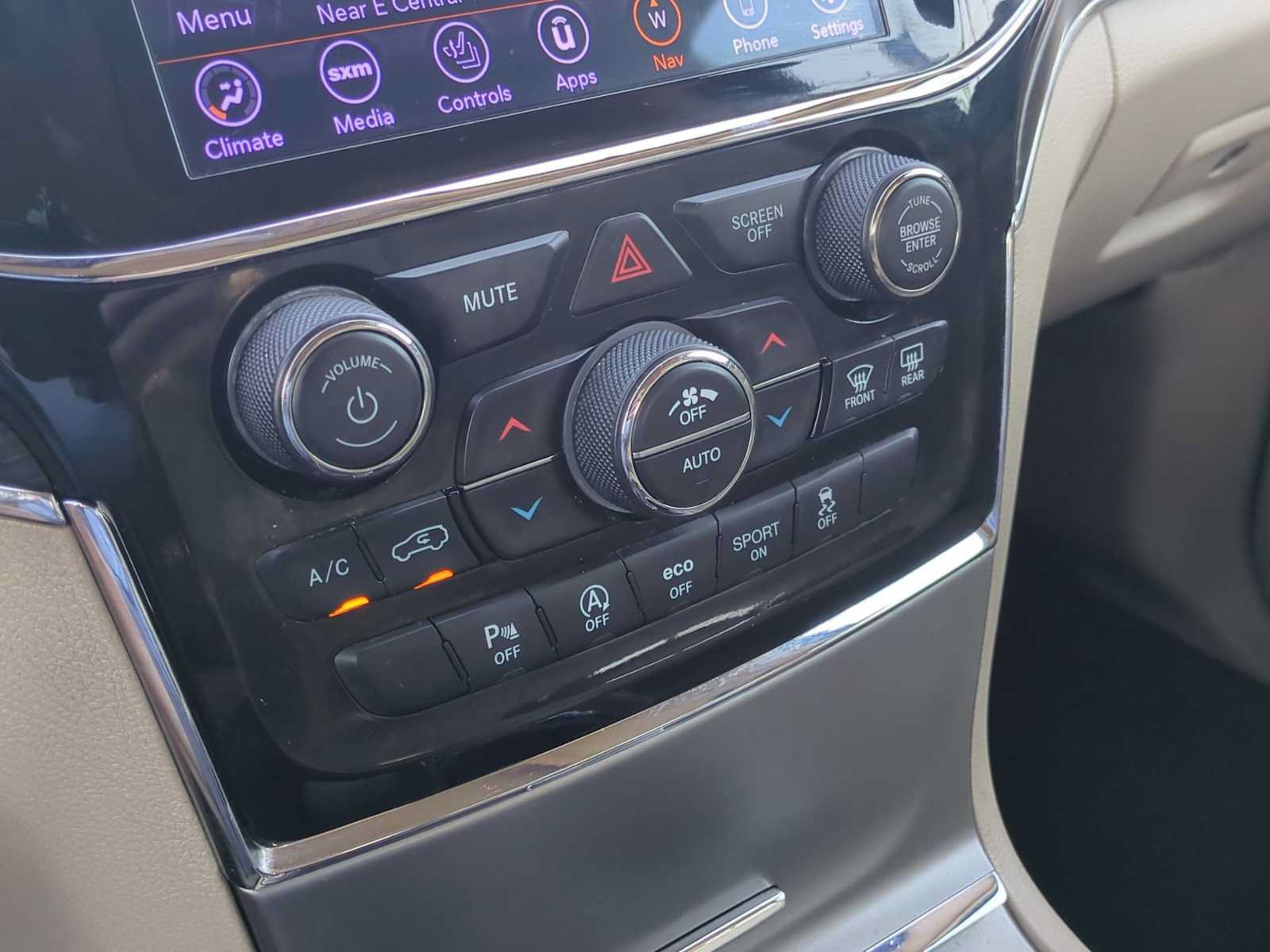 Used 2019 Jeep Grand Cherokee Limited AWD/4WD image 18