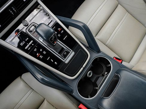 Used 2019 Porsche Cayenne S image 23