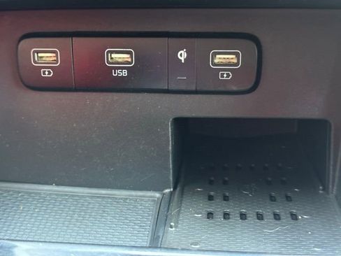 Used 2022 Kia Carnival SX image 17