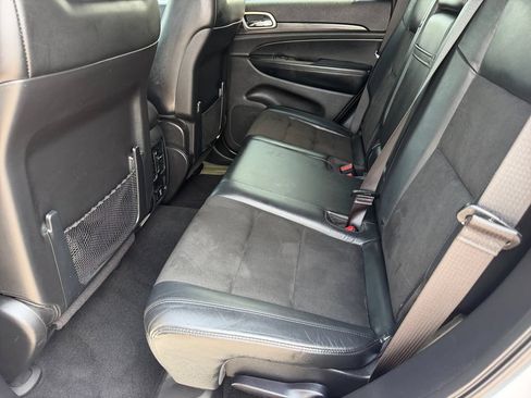 Used 2020 Jeep Grand Cherokee Altitude AWD/4WD image 14