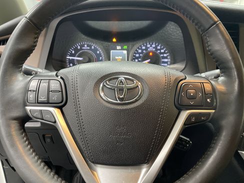 Used 2020 Toyota Sienna Limited Premium image 18
