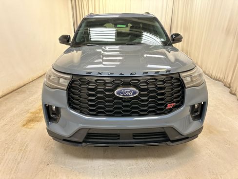 Used 2025 Ford Explorer ST AWD/4WD image 9