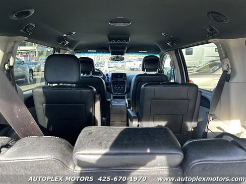 Used 2017 Dodge Grand Caravan SXT image 12