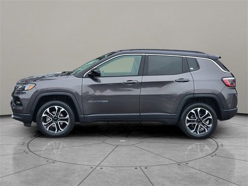 Certified 2022 Jeep Compass Limited image 9