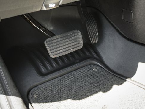Used 2024 GMC Sierra 1500 AT4X AWD/4WD image 16