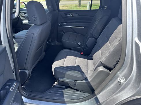 Used 2025 Chevrolet Traverse LT image 10