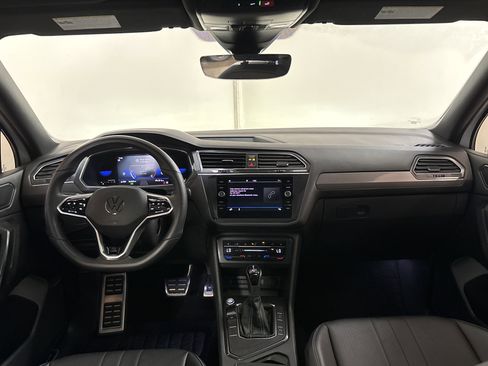 Used 2022 Volkswagen Tiguan SE R-Line FWD image 8