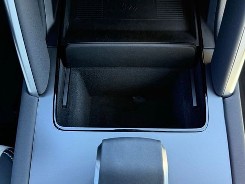 Certified 2025 Land Rover Discovery Sport Dynamic SE image 25