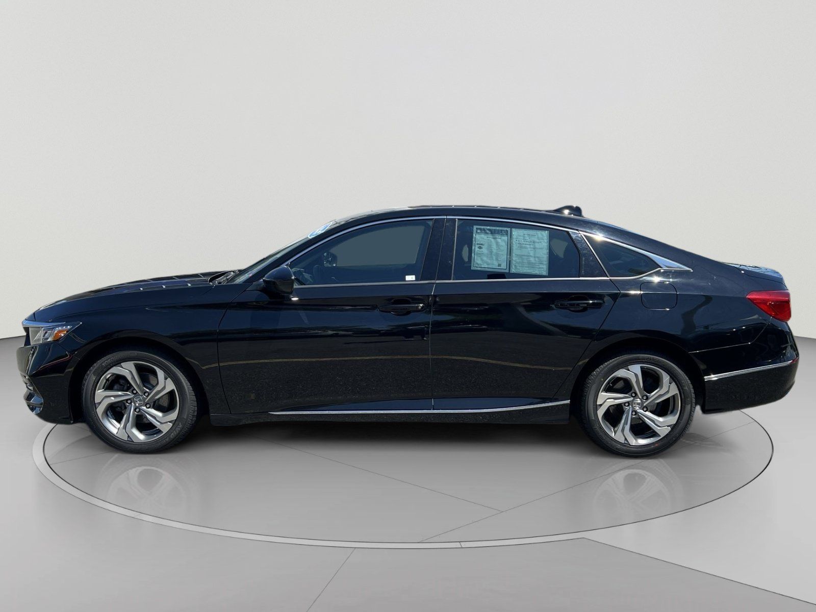 Used 2019 Honda Accord EX image 2