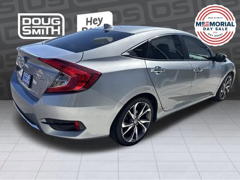 Used 2020 Honda Civic Touring image 3