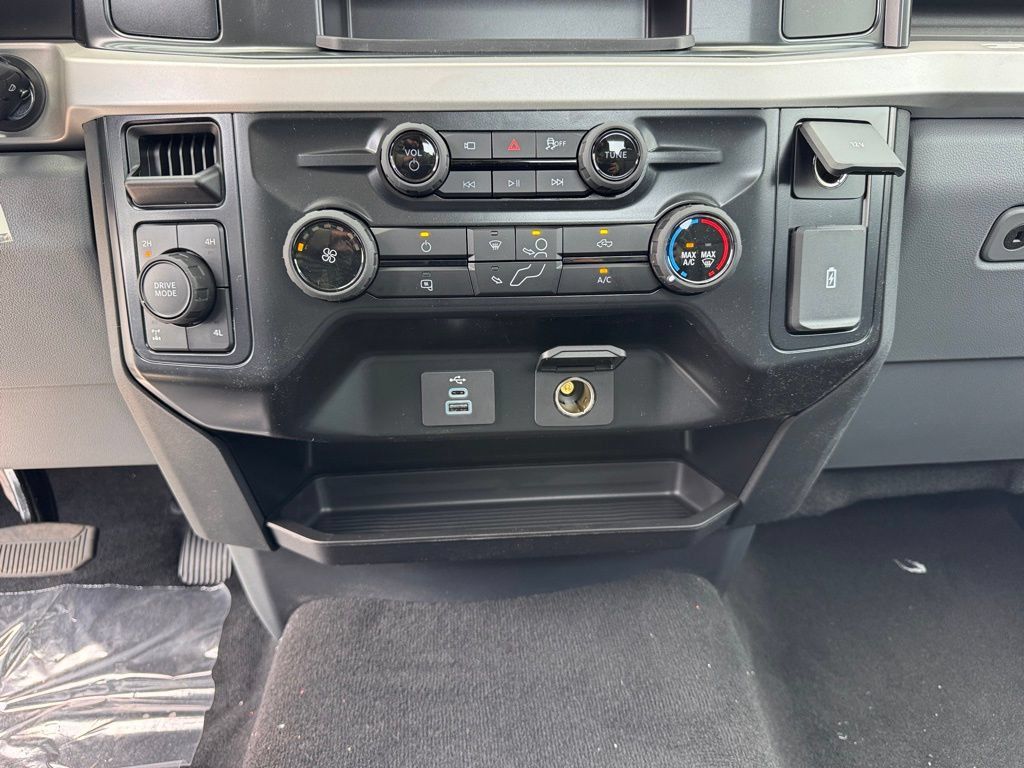 New 2025 Ford F350 XL w/ STX Appearance Package AWD/4WD image 22