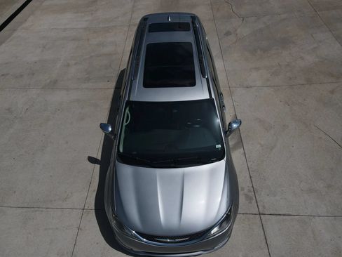 Used 2018 Chrysler Pacifica Limited FWD image 55