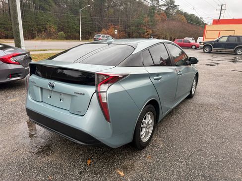 Used 2017 Toyota Prius Two image 5