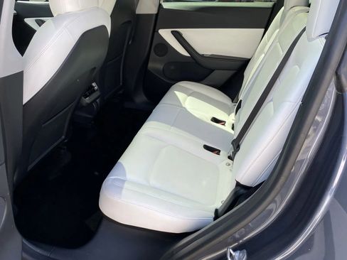 Used 2021 Tesla Model Y Long Range AWD/4WD image 9