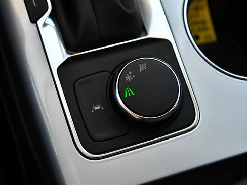 Used 2025 Chevrolet Blazer LT FWD image 26