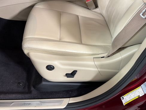Used 2017 Jeep Grand Cherokee Limited RWD image 15