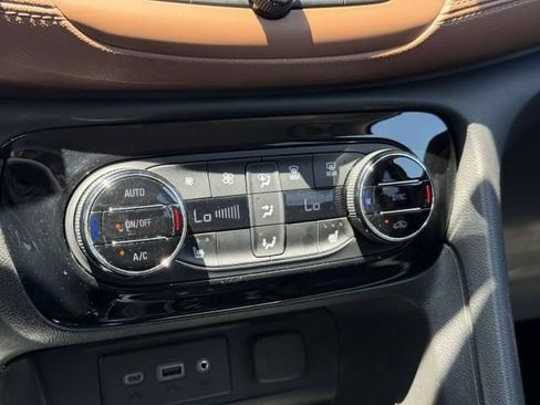 Used 2020 Buick Encore GX Essence FWD image 27
