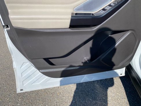 Used 2020 Ford Explorer Platinum w/ Premium Technology Package image 11