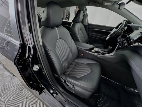 Used 2024 Toyota Camry SE image 30