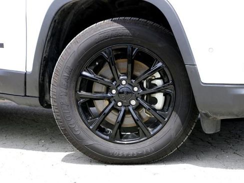 Used 2023 Jeep Cherokee Altitude Lux AWD/4WD image 2