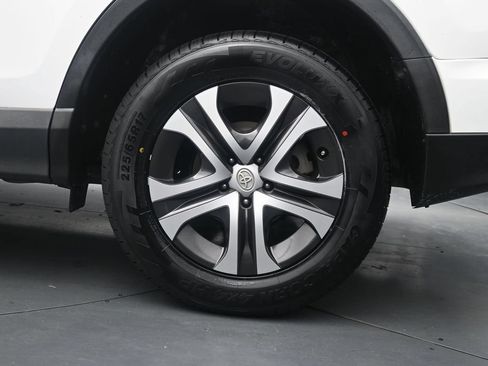 Used 2017 Toyota RAV4 LE FWD image 13
