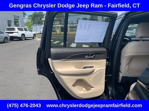 Certified 2023 Jeep Grand Cherokee Limited AWD/4WD image 33