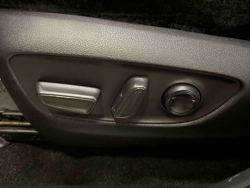 Used 2022 Toyota Venza XLE AWD/4WD image 23