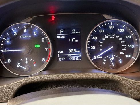 Used 2017 Hyundai Elantra SE image 14