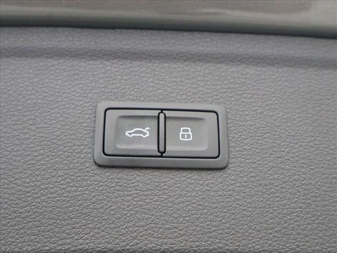 Used 2024 Audi Q5 e Premium Plus AWD/4WD image 7
