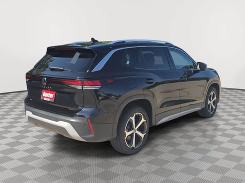 Certified 2025 Volkswagen Tiguan SE w/ Panoramic Sunroof Package AWD/4WD image 5