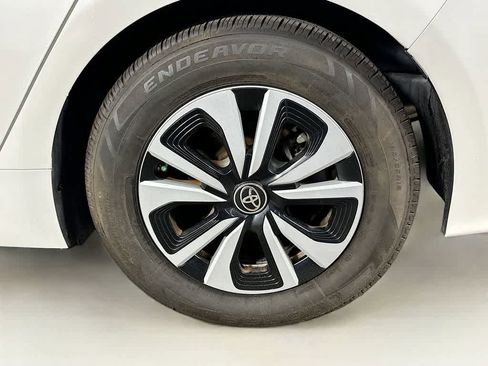 Used 2019 Toyota Prius Prime Plus FWD image 8