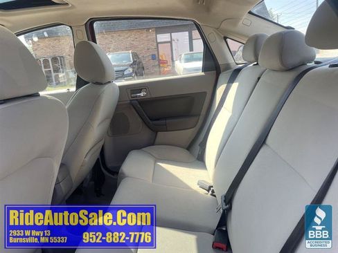 Used 2010 Ford Focus SES FWD image 12