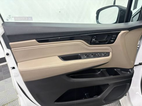 Used 2024 Honda Odyssey Elite image 11