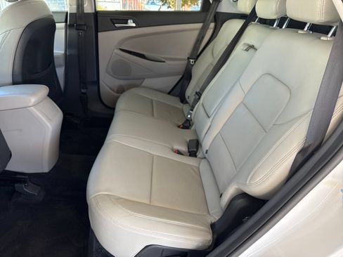 Used 2020 Hyundai Tucson SE w/ Cargo Package FWD image 17