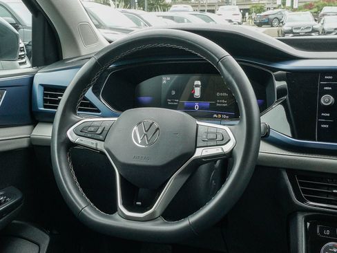 Used 2024 Volkswagen Taos SE FWD image 16