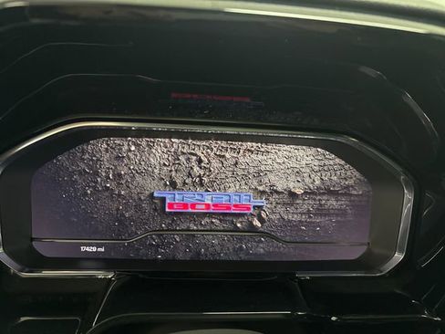 Used 2024 Chevrolet Silverado 1500 LT Trail Boss w/ LT Trail Boss Premium Package image 39