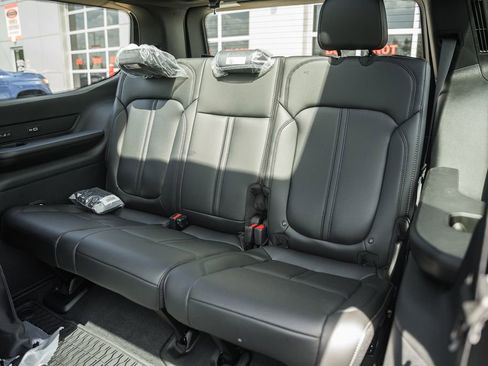 New 2026 Jeep Grand Wagoneer 4WD image 37