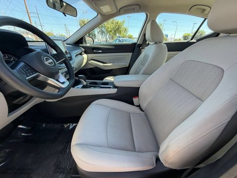 Used 2025 Nissan Altima 2.5 SV FWD image 27