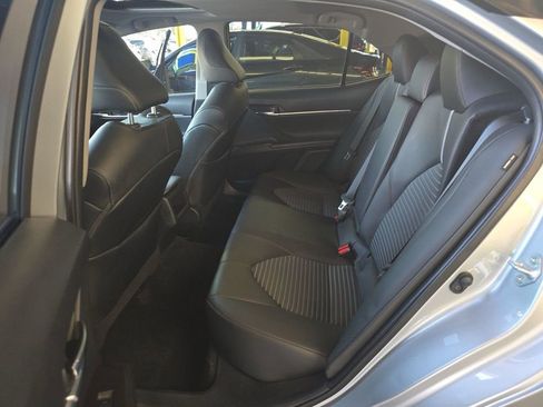 Used 2022 Toyota Camry SE image 5