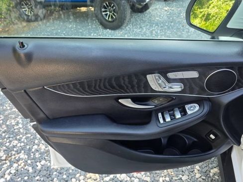 Used 2018 Mercedes-Benz GLC 300 4MATIC image 11